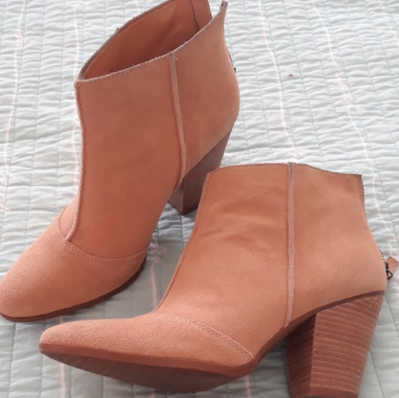 Shoes - Enzo Angiolini booties, beige